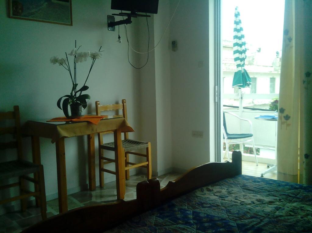 Pension Gina Méthana Екстериор снимка